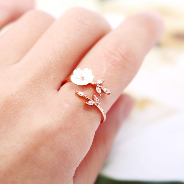 Anillo en forma de flor - Imagen 3